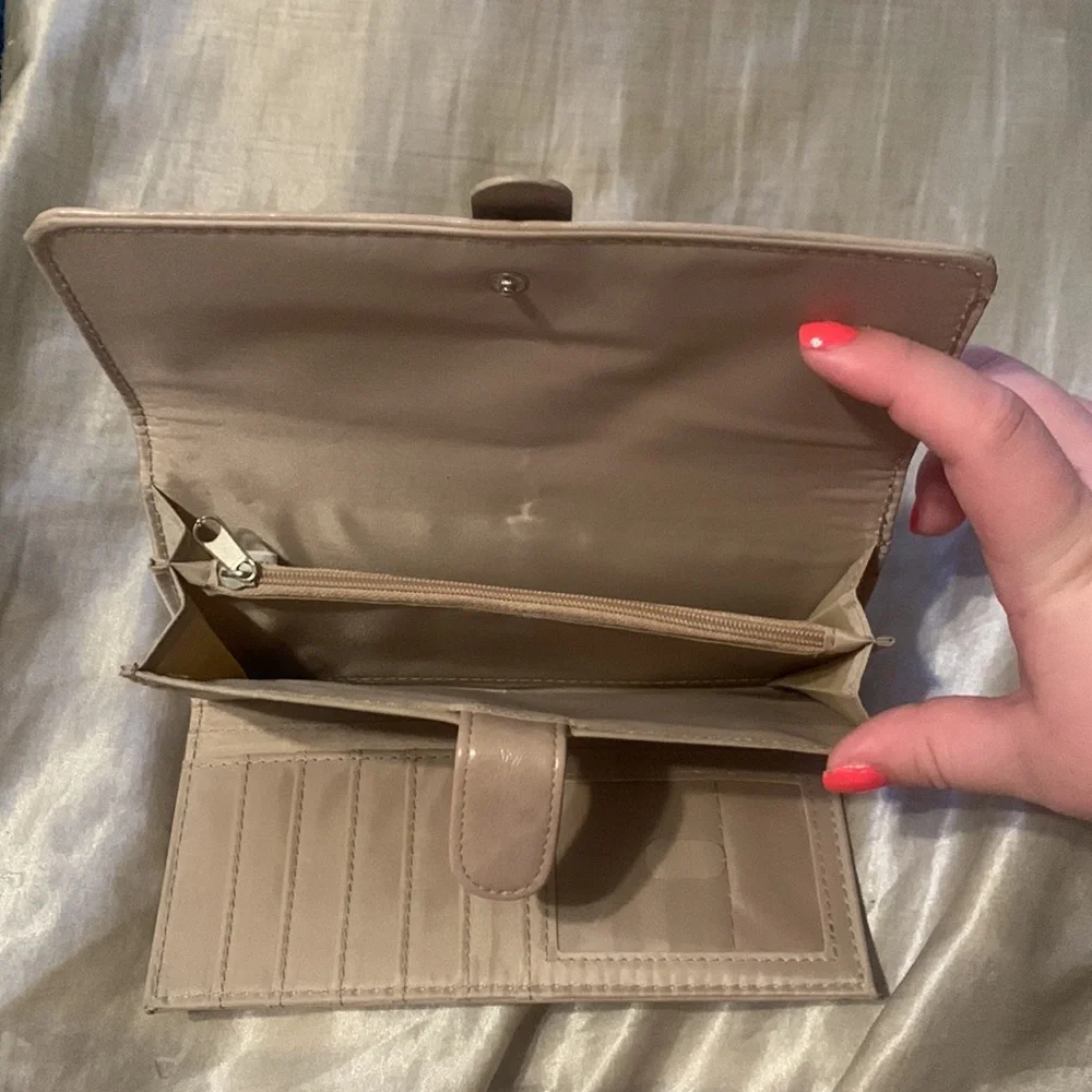 Pink Wallet - Picture 4 of 5